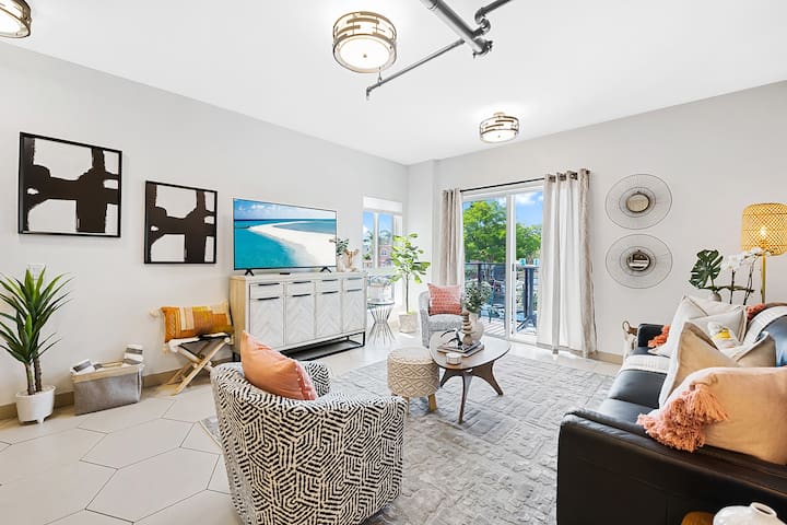 Suite 201: 2 Bed/2 Bath, Htd Pool, Gym, Free Bikes - Foto 17