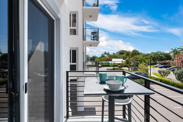 Suite 201: 2 Bed/2 Bath, Htd Pool, Gym, Free Bikes - Foto 13