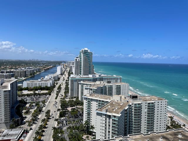 Amazing Views At a Dream Apartment By rent4us