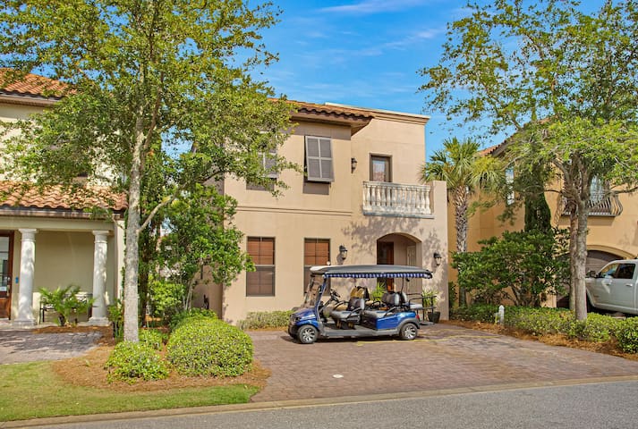 Large 5-BR in golf and beach resort - 2 golf carts