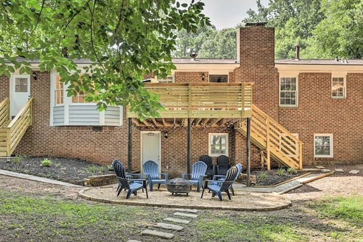 Chic Lilburn Getaway w/Media Room + Fire Pit - Picture 7