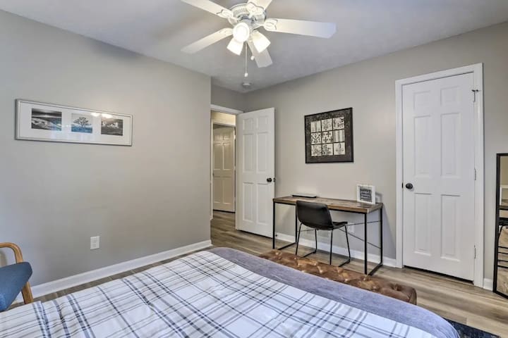 Chic Lilburn Getaway w/Media Room + Fire Pit - Picture 21
