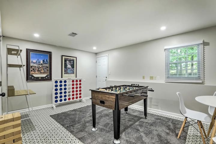 Chic Lilburn Getaway w/Media Room + Fire Pit - Picture 35