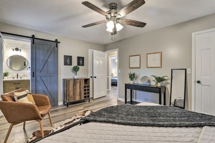 Chic Lilburn Getaway w/Media Room + Fire Pit - Picture 16