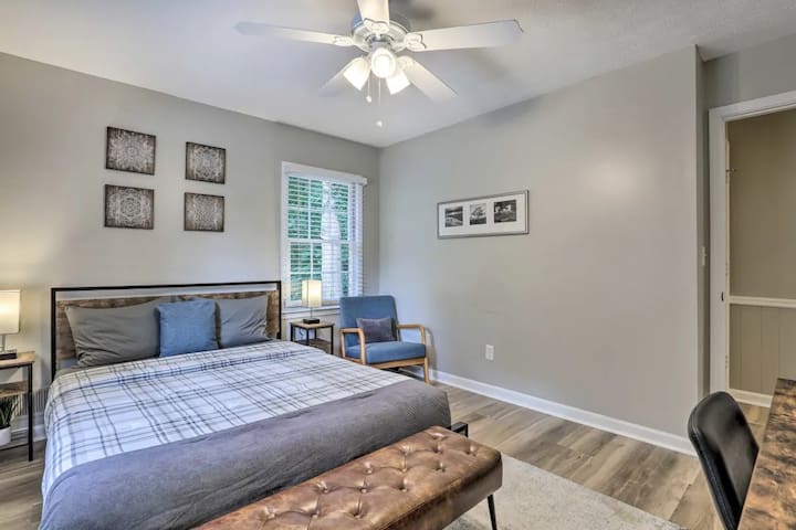 Chic Lilburn Getaway w/Media Room + Fire Pit - Picture 22