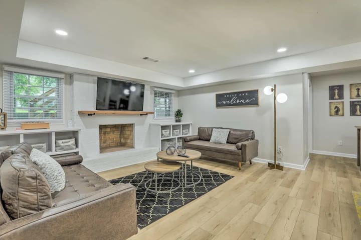 Chic Lilburn Getaway w/Media Room + Fire Pit - Picture 33