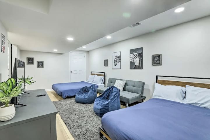 Chic Lilburn Getaway w/Media Room + Fire Pit - Picture 28