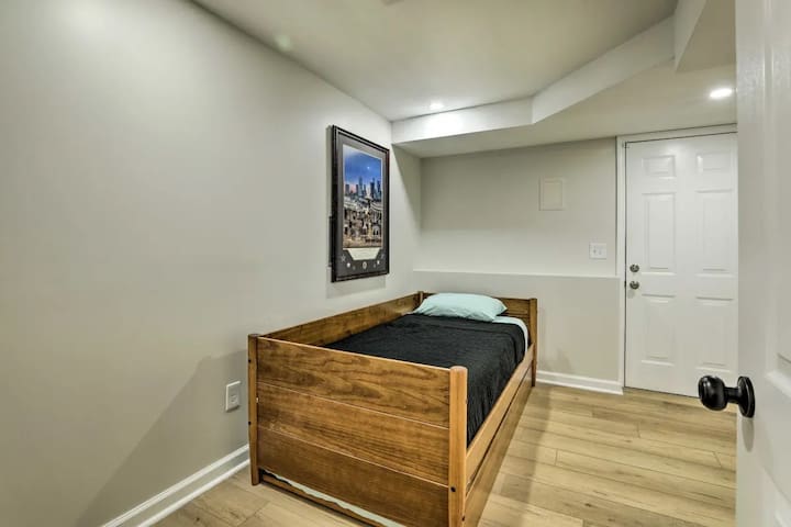 Chic Lilburn Getaway w/Media Room + Fire Pit - Picture 39