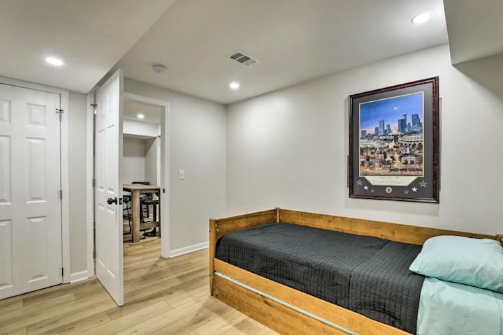 Chic Lilburn Getaway w/Media Room + Fire Pit - Picture 40