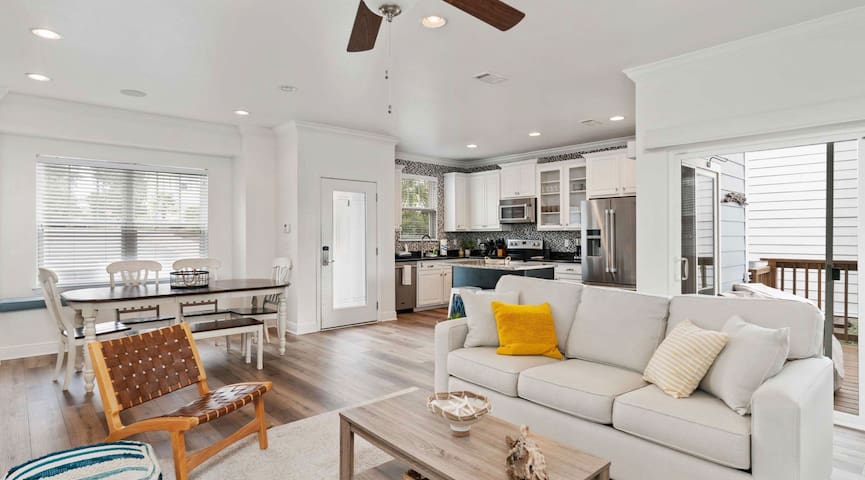 4 Bed House with 6 person golf cart - Near Rosemary Beach and 30A!