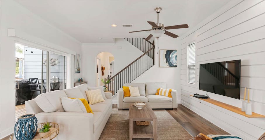 4 Bed House with 6 person golf cart - Near Rosemary Beach and 30A!