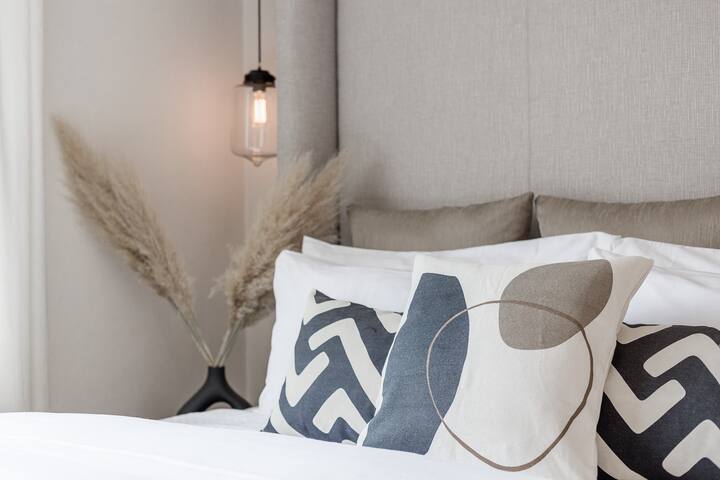 Casa Recreo: Hotel-Style King Suite Apartment in Centro by Rosewood