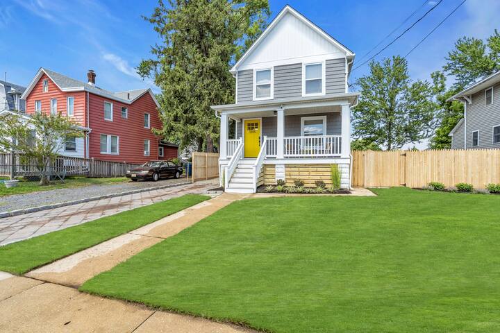 Bradley Park Beach House, Passes Included!
