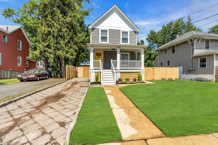 Bradley Park Beach House, Passes Included!