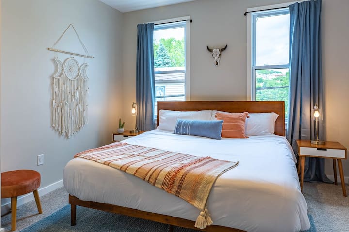Hot Tub | 2 King Beds | Parking | Family Friendly - Foto 6
