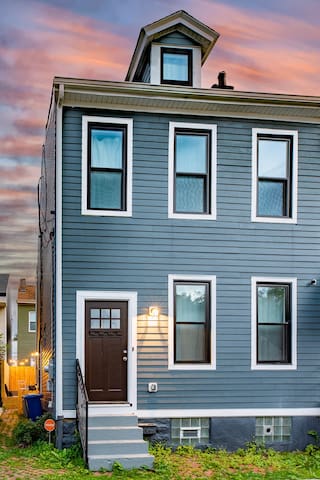 Hot Tub | 2 King Beds | Parking | Family Friendly - Foto 33