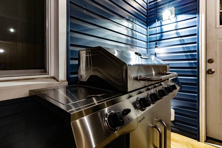Hot Tub | 2 King Beds | Parking | Family Friendly - Foto 18