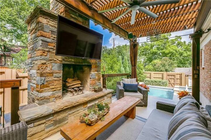 Stay in the heart of E Dallas- Remodeled 3BR/2BA home with saltwater...