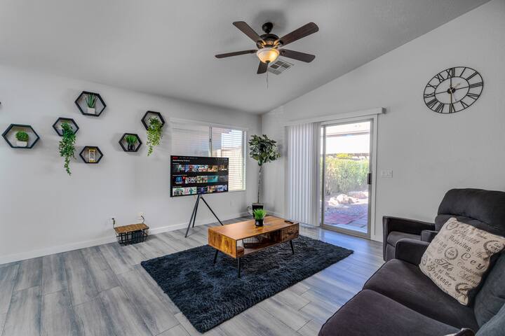 Great location! near shopping & entertainment