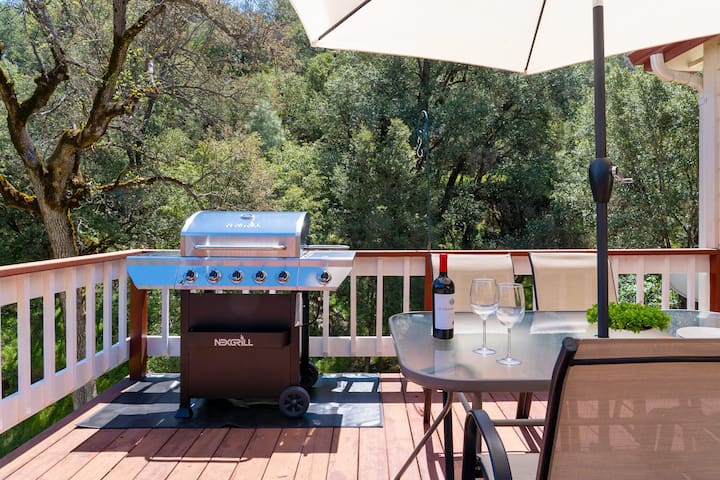 Private 5-Acre Yosemite Suite | Deck+BBQ | Spa Tub