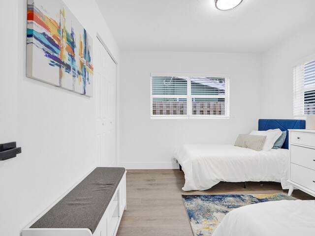 Luxury Family and Business Travel Home with Yard! - Picture 23