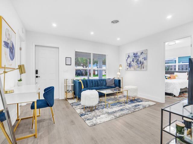Luxury Family and Business Travel Home with Yard! - Picture 7
