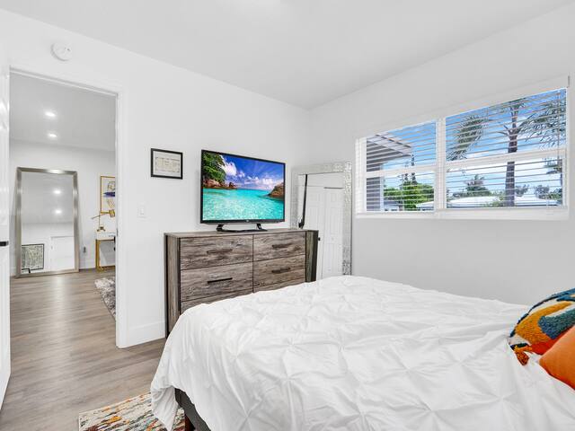 Luxury Family and Business Travel Home with Yard! - Picture 20