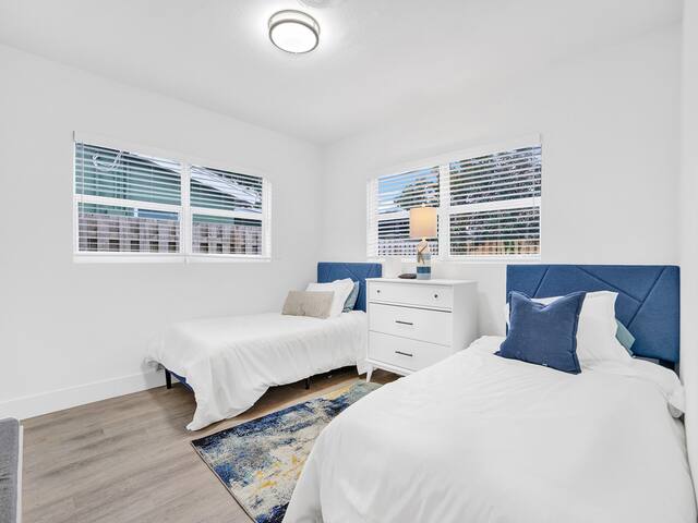 Luxury Family and Business Travel Home with Yard! - Picture 22