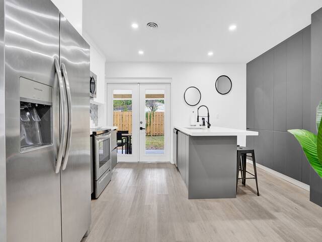Luxury Family and Business Travel Home with Yard! - Picture 14