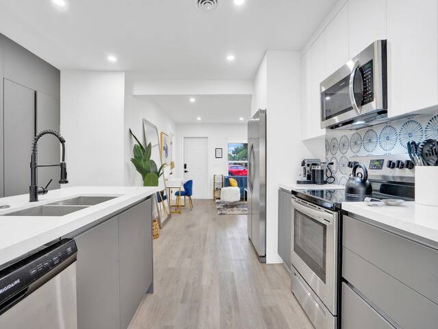 Luxury Family and Business Travel Home with Yard! - Picture 11