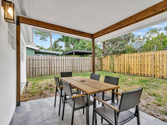Luxury Family and Business Travel Home with Yard! - Picture 6