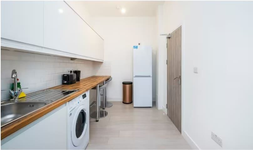 Chic Boutique Hotel Room with Ensuite for Two - Photo 6