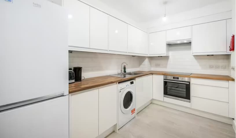 Chic Boutique Hotel Room with Ensuite for Two - Photo 12