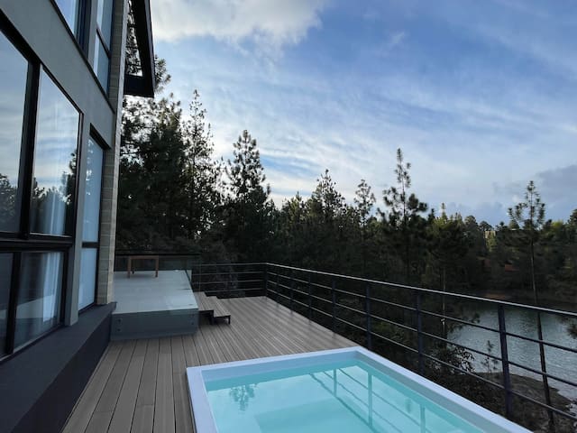 Aqua Guatapé - Lakeside Luxury Villa