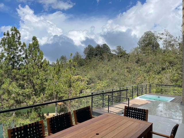 Aqua Guatapé - Lakeside Luxury Villa