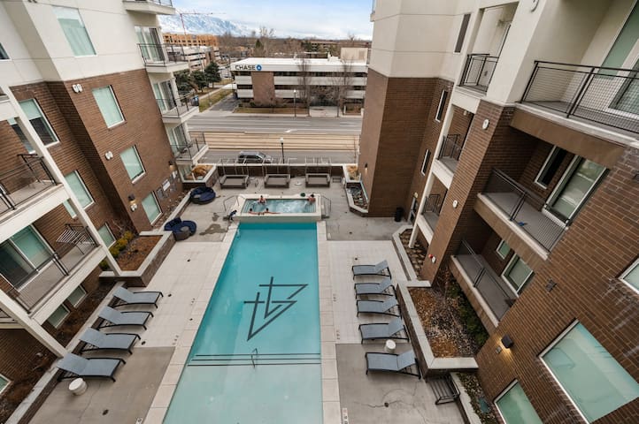 Center of SLC, Dining, Airport, Hospital, Delta