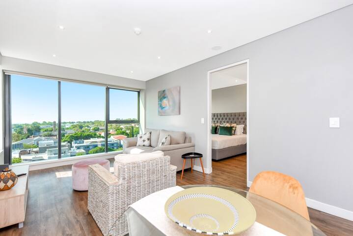 Park Central 1 BR Apartment