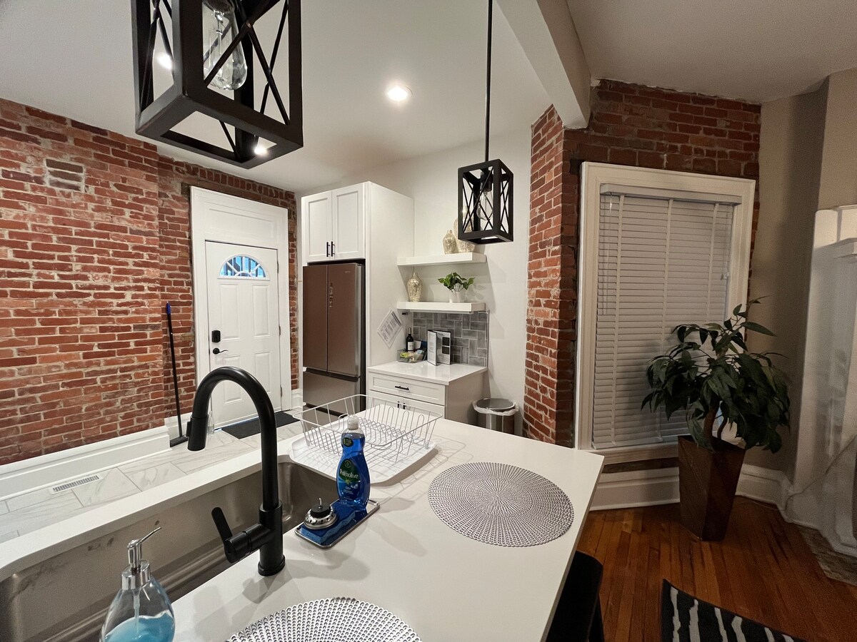 2 BR Totally Renovated and Chic