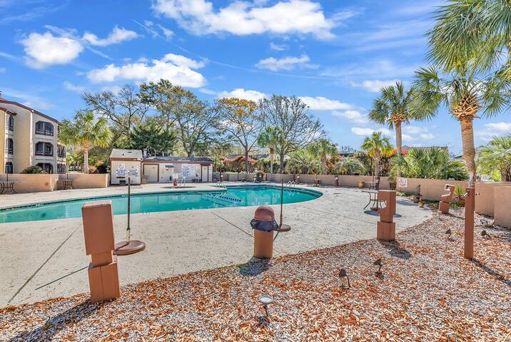 Top‐Floor Retreat | Marsh Views, PGA Golf, Beach