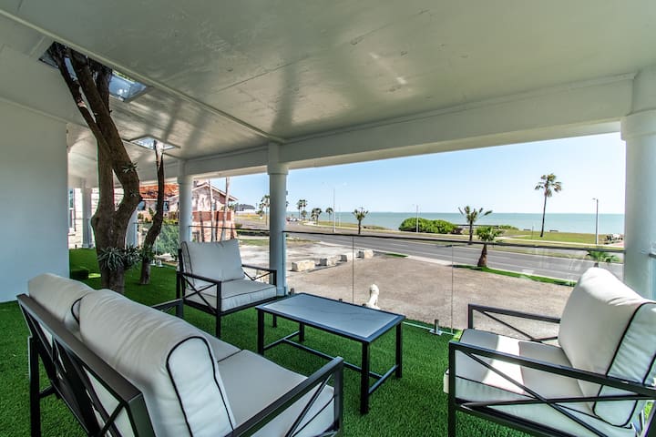 Ocean Drive Splendor Awaits