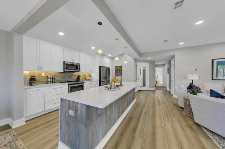 3 bed 3 bath beach and bay escape - Free golf cart