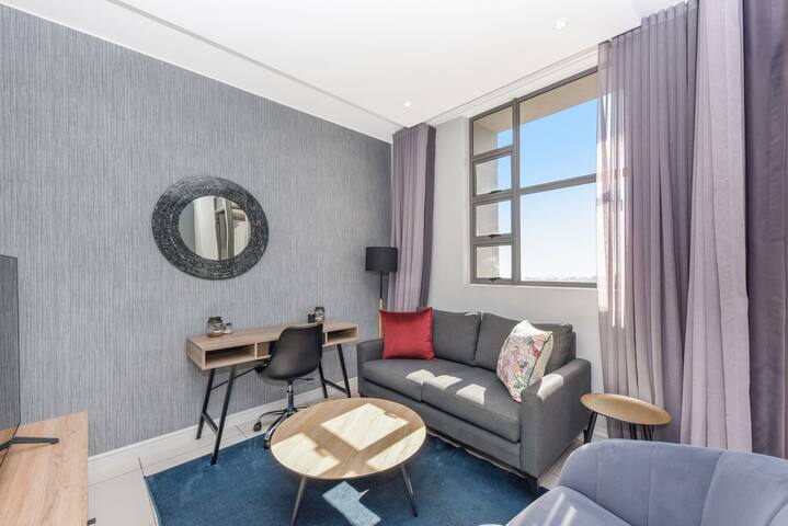 Median Rosebank Luxury Apartment