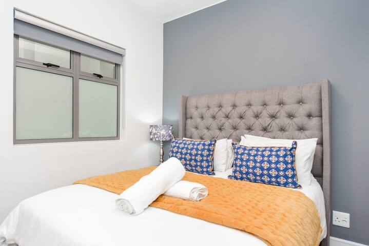 Median Rosebank Luxury Apartment