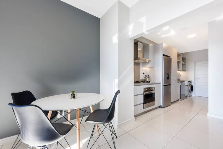 Median Rosebank Luxury Apartment