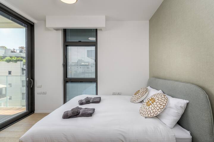 Trust inn blue balcony with mamad