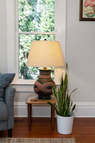 Chic Vintage Vibes | Stylish Stay Near It All - Foto 35