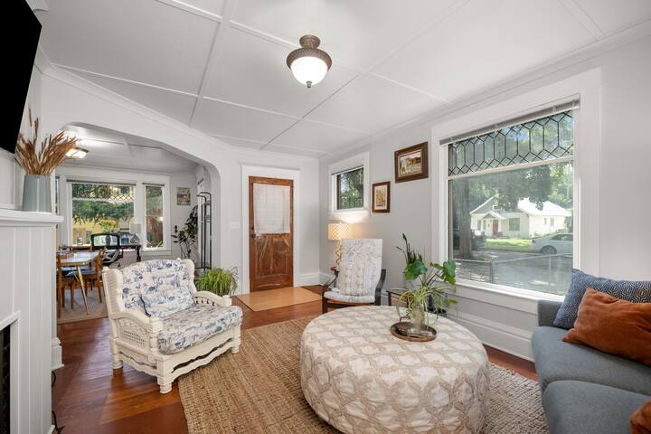 Chic Vintage Vibes | Stylish Stay Near It All - Foto 40