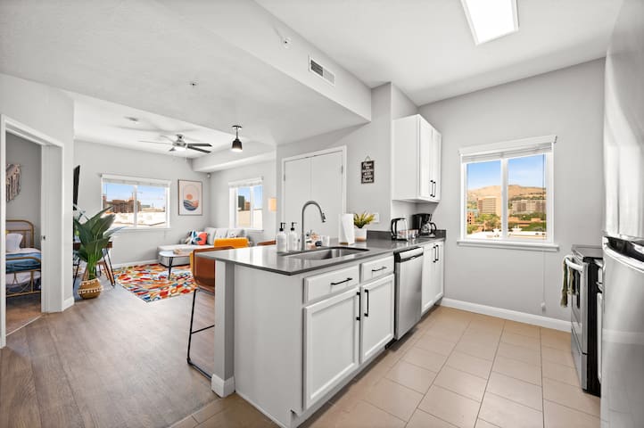 Walkable SLC | Near U of U & Convention & Delta | Free Parking - Foto 10