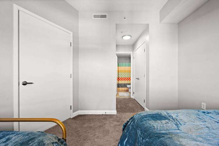 Walkable SLC | Near U of U & Convention & Delta | Free Parking - Foto 14