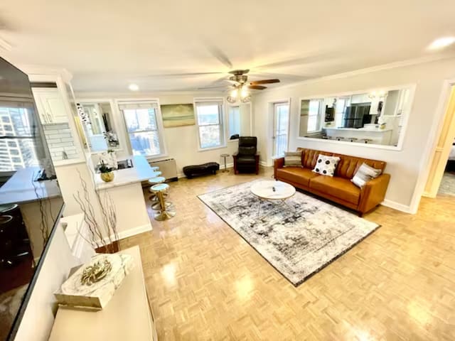 Luxe Atlanta Condo w/Exclusive Balcony! - Picture 6